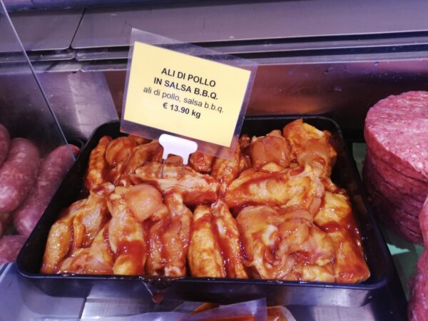 ALI DI POLLO IN SALSA BBQ